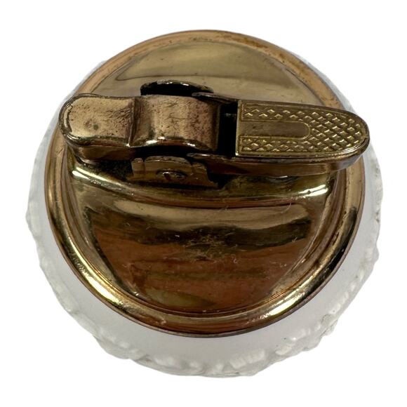 Vintage Wedgwood Embossed Queensware Table Lighter 2" Cream Grapevine England - Picture 5 of 8